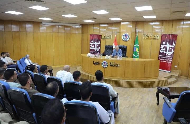 محافظ المنيا يستمع لمطالب تجار سوق ماقوسة ويؤكد دعمه لبيئة تجارية منظمة وآمنة