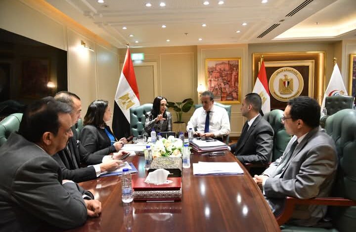 وزير الصحة يناقش مع وزيرة التضامن الاجتماعي خطوات تنفيذ تكليفات الرئيس السيسي بزيادة عدد فصول الحضانات 1 وزير الصحة يناقش مع وزيرة التضامن الاجتماعي خطوات تنفيذ تكليفات الرئيس السيسي بزيادة عدد فصول الحضانات