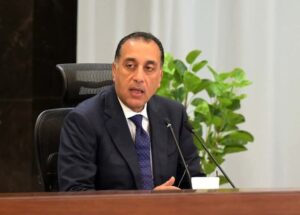 رئيس الوزراء يستعرض نماذج استجابات منظومة الشكاوى الحكومية لعدد من الحالات الإنسانية