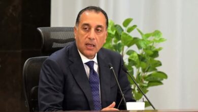 رئيس الوزراء يستعرض نماذج استجابات منظومة الشكاوى الحكومية لعدد من الحالات الإنسانية