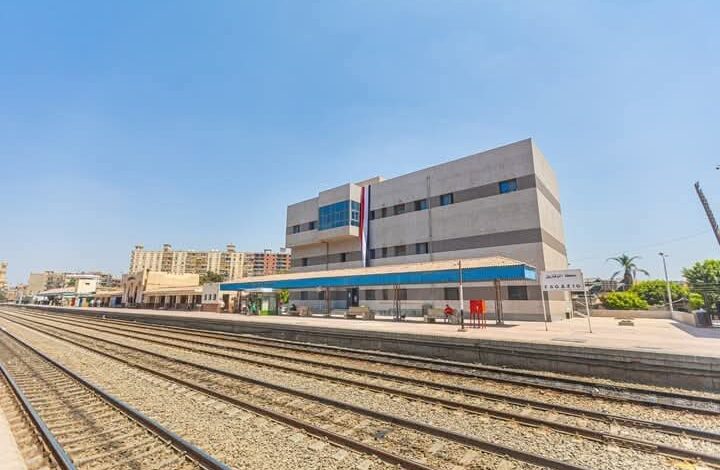 وزير الصناعة والنقل يعلن دخول أبراج الإشارات الرئيسية في محطات: الزقازيق، والإسماعيلية 