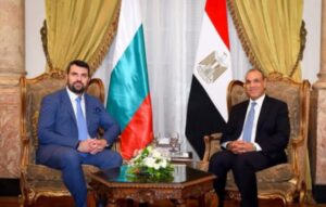 وزير الخارجية يستقبل نظيره البلغاري لبحث تعزيز العلاقات الثنائية المشتركة بين البلدين 