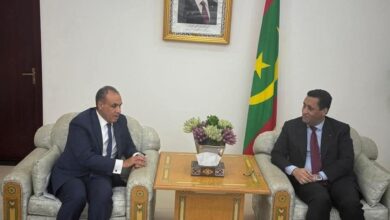لقاء بين وزير الخارجية والهجرة والوزير الأول الموريتاني في نواكشوط