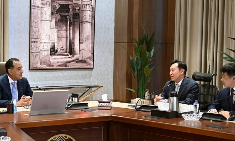 رئيس الوزراء يستقبل وفدًا من شركة "سامسونج إلكترونيكس 1 رئيس الوزراء يستقبل وفدًا من شركة "سامسونج إلكترونيكس