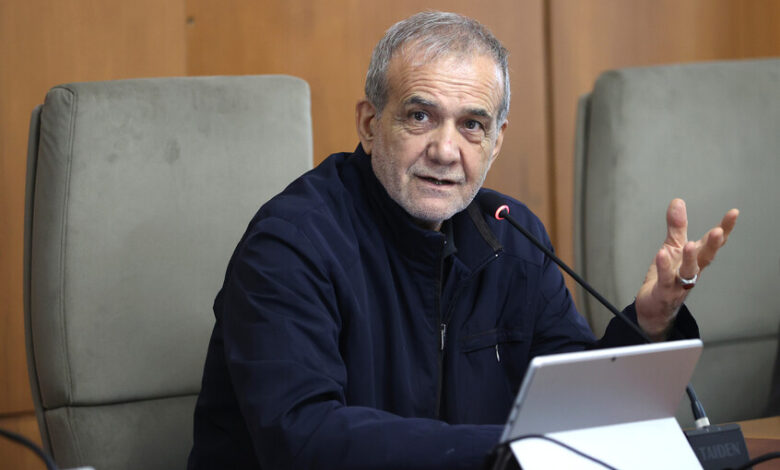 الرئيس الإيراني خلال اتصال مع ولي العهد السعودي: مستعدون لحل الخلافات بيننا وبين الولايات المتحدة