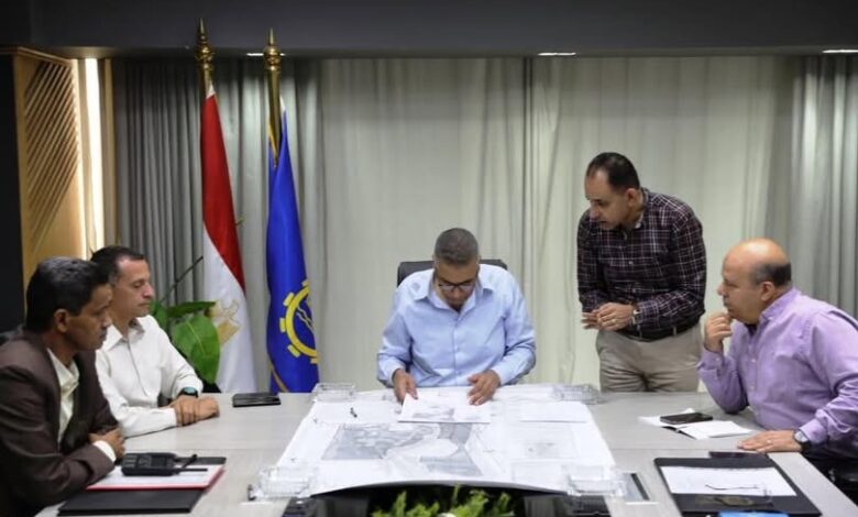 محافظ أسوان يعتمد تحديث لوحات المخططات الإستراتيجية لـ 5 مدن 1 محافظ أسوان يعتمد تحديث لوحات المخططات الإستراتيجية لـ 5 مدن