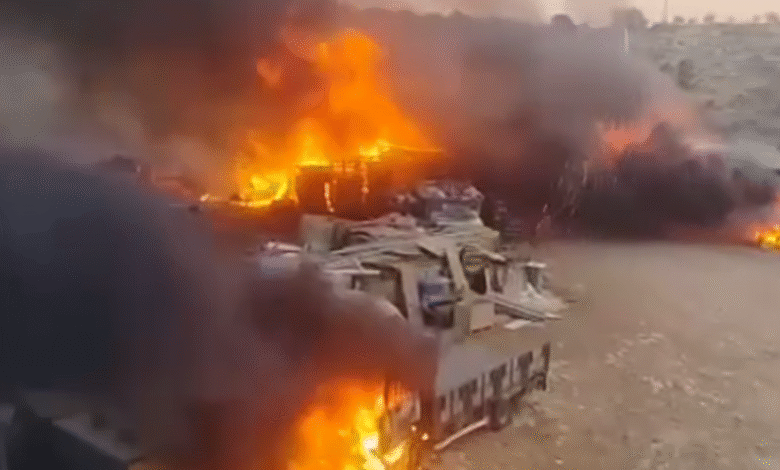 هجوما واسعا في بلدة دير دبوان شرق رام الله يشنونه مستوطنون إسرائيليون ويحرقون الممتلكات 1 هجوما واسعا في بلدة دير دبوان شرق رام الله يشنونه مستوطنون إسرائيليون ويحرقون الممتلكات