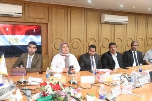 محافظ قنا يعقد اجتماعًا موسعًا لمتابعة تنفيذ مبادرة اليونسكو "أنا مدينةُ تعلُّم"