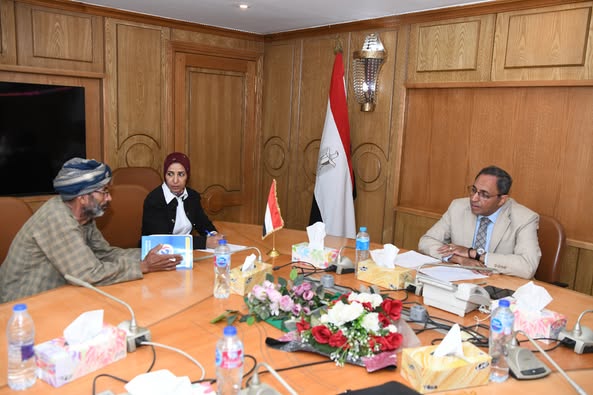 محافظ قنا يبحث شكاوى المواطنين ويؤكد تلبية احتياجات المواطنين على رأس أولوياتنا