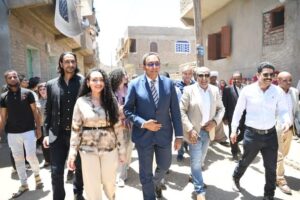 محافظ قنا يفتتح المرحلة الثامنة من مشروع "سترة" لتأهيل منازل الأسر الأولى بالرعاية بقوص