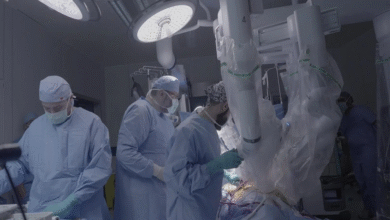   روبوت يجرى عملية جراحية دقيقة بالقلب في "إنجاز طبي بمكة"