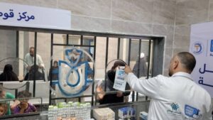 الكشف على 2888 حالة وتحويل مئات المرضى ضمن قوافل طبية متكاملة بقرى دشنا وقوص