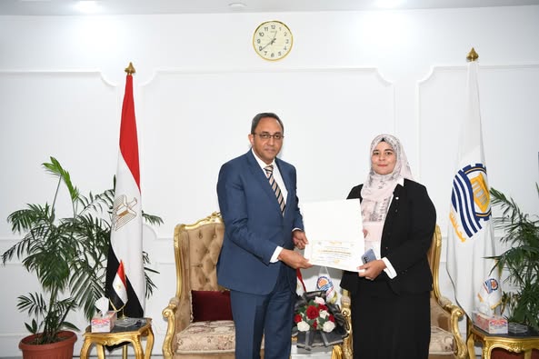 محافظ قنا يكرم أوائل البرامج التدريبية بمركز سقارة للتنمية المحلية 1 محافظ قنا يكرم أوائل البرامج التدريبية بمركز سقارة للتنمية المحلية