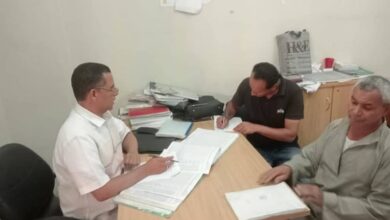 رئيس مدينة المنيا يوجه نوابه ورؤساء القرى بمتابعة سير العمل بالوحدات الصحية