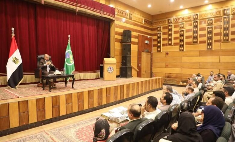 محافظ المنيا يسلم ٣٢٨ عقد تقنين أراضي أملاك الدولة 1 محافظ المنيا يسلم ٣٢٨ عقد تقنين أراضي أملاك الدولة