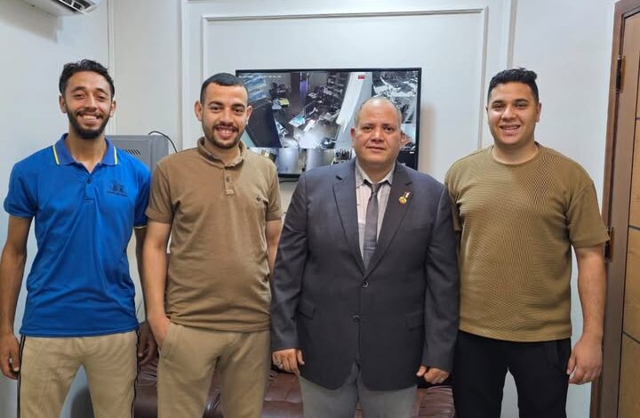 "رسمي" يجري لقاءات متعددة مع الشباب ويستمد الدعم منهم 1 "رسمي" يجري لقاءات متعددة مع الشباب ويستمد الدعم منهم