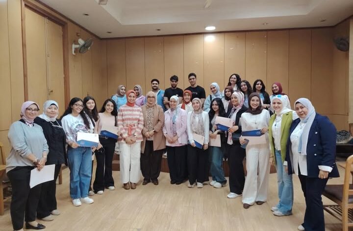 إعداد القادة تسدل الستار علي اللقاءات التدريبية لطلبة كلية الإعلام جامعة القاهرة بمصر الجديدة 1 إعداد القادة تسدل الستار علي اللقاءات التدريبية لطلبة كلية الإعلام جامعة القاهرة بمصر الجديدة