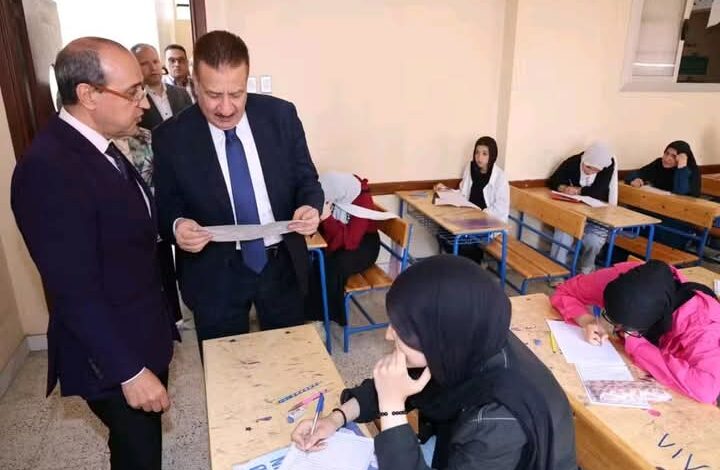 في ثاني أيام امتحانات الإعدادية.. محافظ المنوفية يتفقد اللجان ويوزع دعمًا إنسانيًا لعمال المدارس 1 في ثاني أيام امتحانات الإعدادية.. محافظ المنوفية يتفقد اللجان ويوزع دعمًا إنسانيًا لعمال المدارس