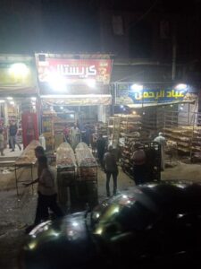 الاجهزة التنفيذية بحى شرق تشن حملة ليلية لرفع الإشغالات بشارعى مزرعة البط و 135  