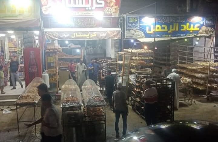 الاجهزة التنفيذية بحى شرق تشن حملة ليلية لرفع الإشغالات بشارعى مزرعة البط و 135  