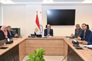 وزير الموارد المائية والري يتابع حالة مجري نهر النيل وفرعيه ومجهودات إزالة التعديات