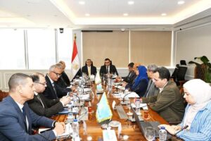 وزير الإسكان ومحافظ الجيزة يتابعان ملفات العمل المشتركة بالمشروعات بالجيزة 