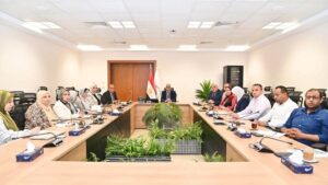 وزير الموارد المائية والري يتابع الاستعدادات لعقد "أسبوع القاهرة الثامن للمياه"
