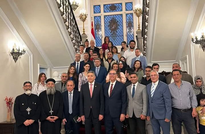 نائب وزير الخارجية وشئون المصريين بالخارج يلتقى مع الجالية المصرية فى اليونان