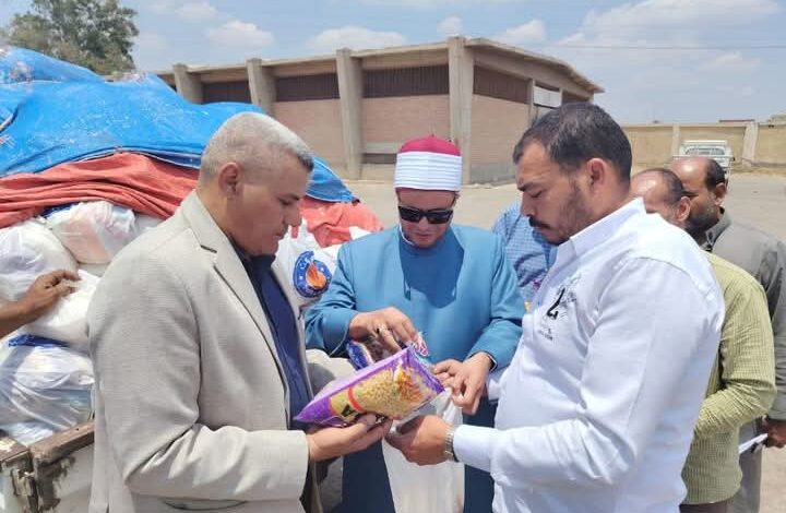 أوقاف الشرقية تُسلم (٢٠٠٠) شنطة سلع غذائية للتضامن الإجتماعي لتوزيعها على الأسر الأولى بالرعاية 1 أوقاف الشرقية تُسلم (٢٠٠٠) شنطة سلع غذائية للتضامن الإجتماعي لتوزيعها على الأسر الأولى بالرعاية