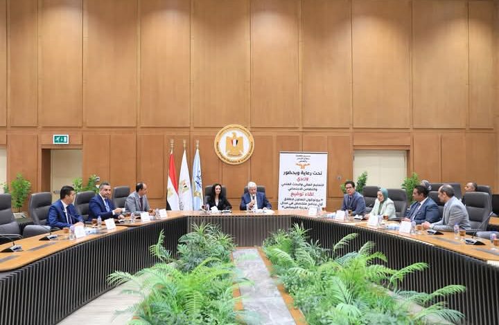 توقيع بروتوكولي تعاون بين كلية الآداب بجامعة بنها ومعهد إعداد القادة مع صندوق مكافحة وعلاج الإدمان 1 توقيع بروتوكولي تعاون بين كلية الآداب بجامعة بنها ومعهد إعداد القادة مع صندوق مكافحة وعلاج الإدمان