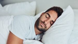 النوم الزائد خطر صامت على الدماغ... دراسة علمية تحذر