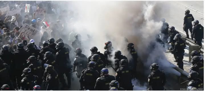 احتجاجات لوس أنجلوس تتصاعد.. البنتاغون ينشر المارينز وحاكم كاليفورنيا يندد 1 احتجاجات لوس أنجلوس تتصاعد.. البنتاغون ينشر المارينز وحاكم كاليفورنيا يندد