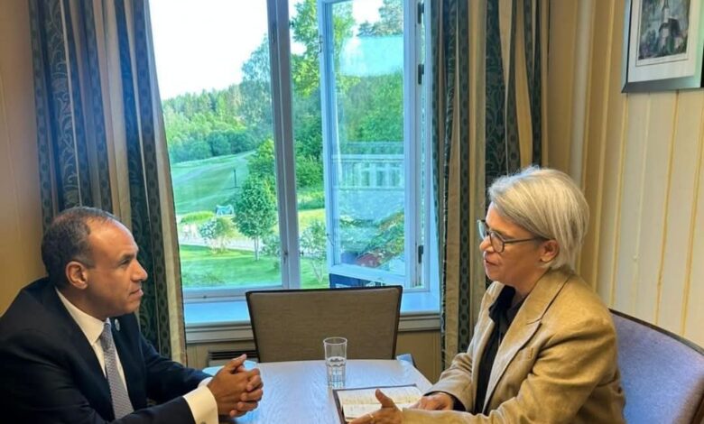 وزير الخارجية والهجرة يلتقي مع مبعوثة الاتحاد الأوروبي للقرن الأفريقي 1 وزير الخارجية والهجرة يلتقي مع مبعوثة الاتحاد الأوروبي للقرن الأفريقي