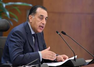 رئيس الوزراء: نتابع الموقف أولا بأول وتنسيق بين محافظ البنك المركزى  