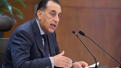 رئيس الوزراء: نتابع الموقف أولا بأول وتنسيق بين محافظ البنك المركزى  