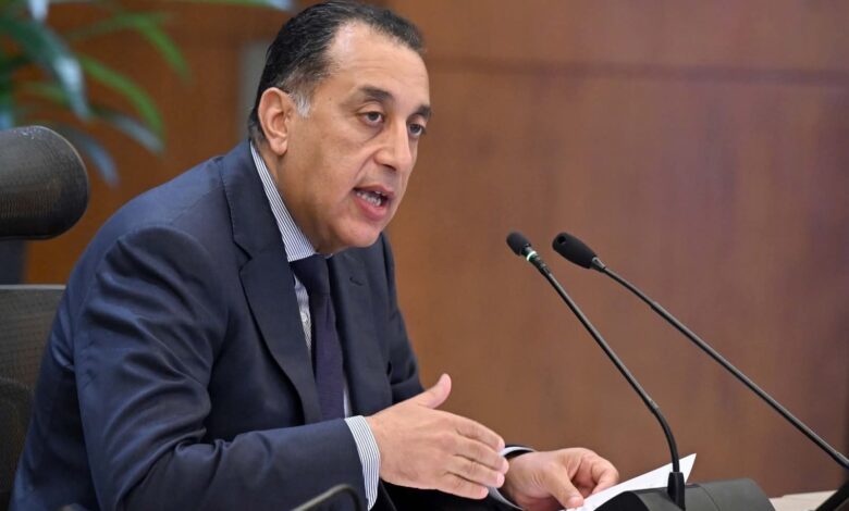 رئيس الوزراء: نتابع الموقف أولا بأول وتنسيق بين محافظ البنك المركزى  