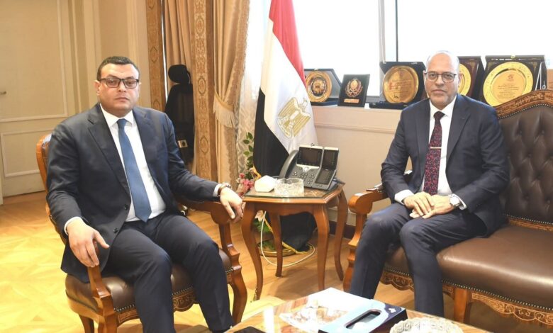 وزيرا الإسكان والعمل يبحثان التعاون المشترك في مجال تدريب العمالة