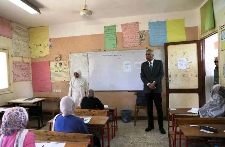 محافظ أسوان يتفقد عدد من اللجان الإمتحانية الفرعية بإدفو 1 محافظ أسوان يتفقد عدد من اللجان الإمتحانية الفرعية بإدفو