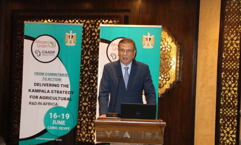 وزير الزراعة يفتتح فعاليات ورشة العمل الأولى لتنفيذ استراتيجية إعلان كمبالا للتطوير الزراعي في أفريقيا 1 وزير الزراعة يفتتح فعاليات ورشة العمل الأولى لتنفيذ استراتيجية إعلان كمبالا للتطوير الزراعي في أفريقيا