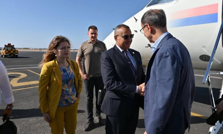 محافظ جنوب سيناء يستقبل رئيس وزراء صربيا بمطار شرم الشيخ الدولي 