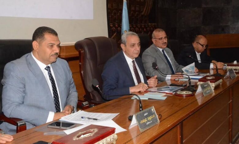 الجندى يترأس اجتماع المجلس التنفيذي ويوافق على تخصيص أراضٍ لإقامة مدارس ومحطات صرف