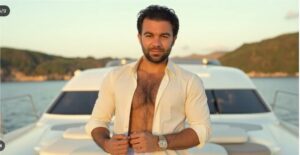 شريف رمزي.. إطلالة رجالية على يخت الفخامة تُشعل الأضواء من جديد