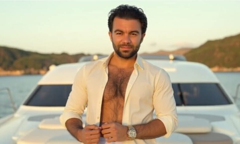شريف رمزي.. إطلالة رجالية على يخت الفخامة تُشعل الأضواء من جديد