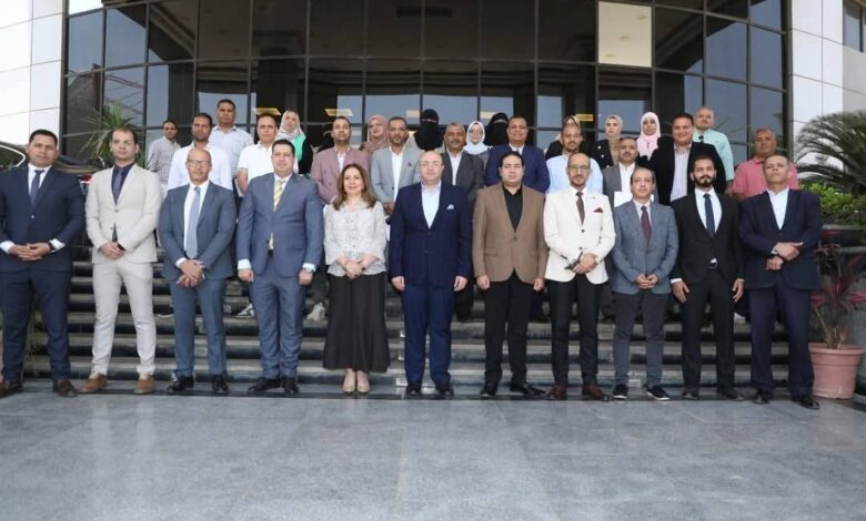 محافظ بني سويف يشهد تسليم شهادات لعدد 200 متدرباً ضمن برنامج التطوير المؤسسي الرقمي 1 محافظ بني سويف يشهد تسليم شهادات لعدد 200 متدرباً ضمن برنامج التطوير المؤسسي الرقمي