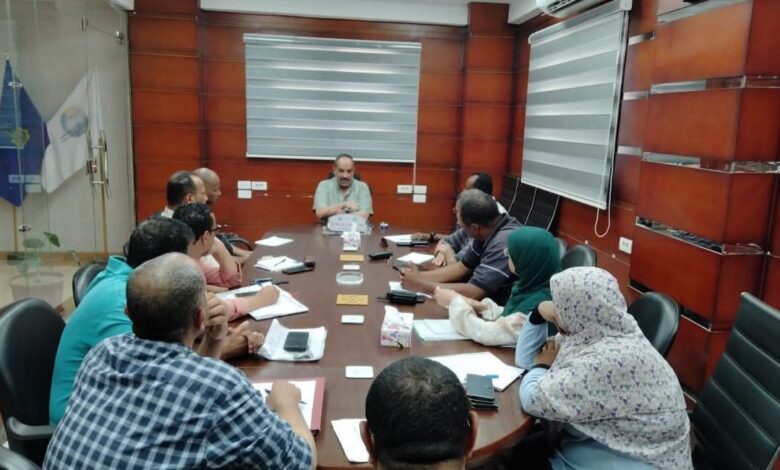 أسوان : عامر ابو حلاوة يعقد اجتماعا موسعا برؤساء قطاعات شركة مياه الشرب 1 أسوان : عامر ابو حلاوة يعقد اجتماعا موسعا برؤساء قطاعات شركة مياه الشرب