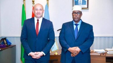 سفير الصومال لدى مصر يستقبل أمين عام الرئاسة المصرية للتهنئة بالعيد الوطني الصومالي