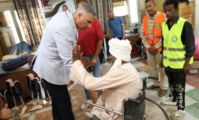 محافظ أسوان يسلم الأطراف الصناعية لـ 110 مستحق بمركز التأهيل الإجتماعى