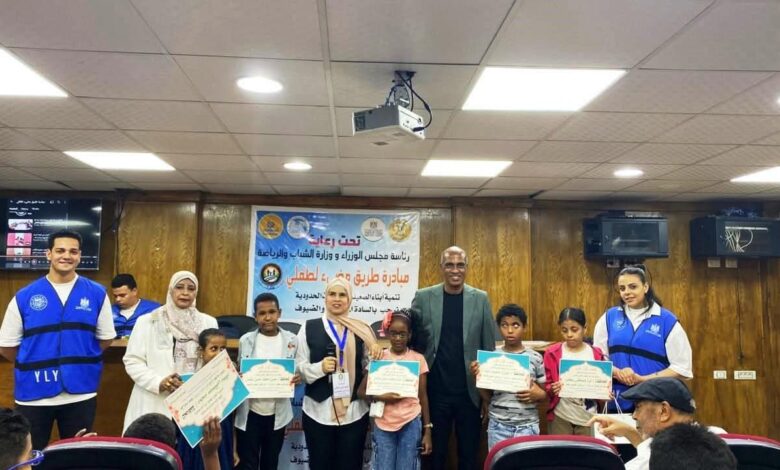 محافظ أسوان يقدم شكره لمسئولى مبادرة " طريق مضئ لطفلى "