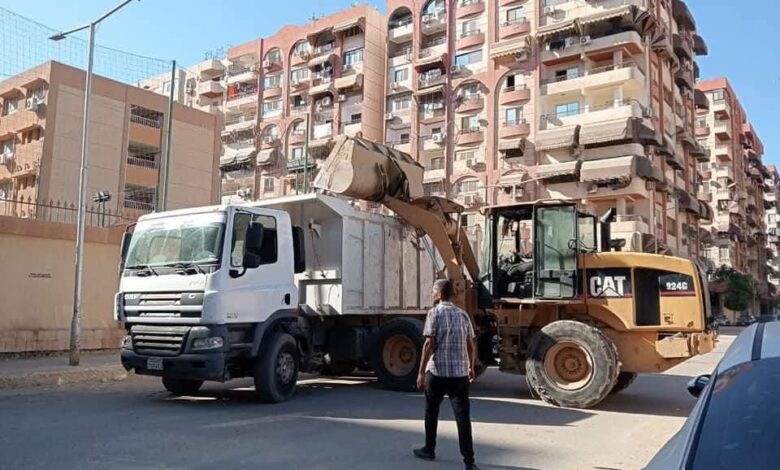 حملات نظافة دورية وتجميل للميادين في مدينة السرو بدمياط 1 حملات نظافة دورية وتجميل للميادين في مدينة السرو بدمياط
