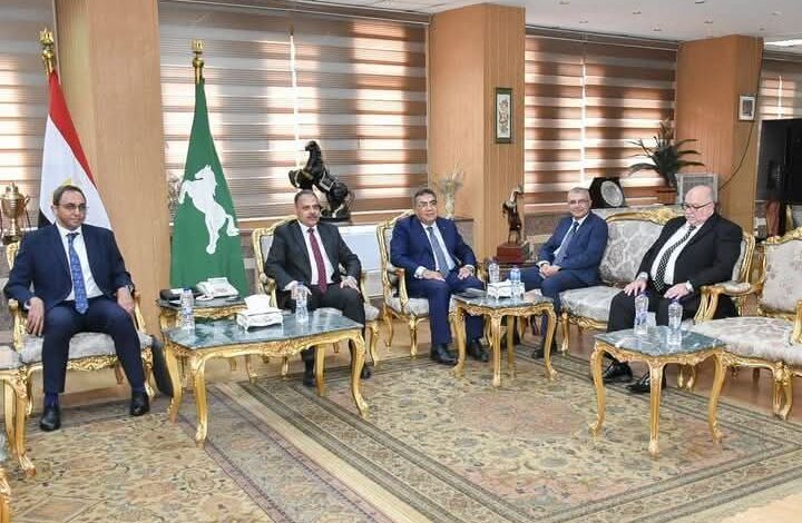 محافظ الشرقية يستقبل محافظي الدقهلية وقنا ونائب محافظ بورسعيد بمكتبة بالديوان العام 1 محافظ الشرقية يستقبل محافظي الدقهلية وقنا ونائب محافظ بورسعيد بمكتبة بالديوان العام